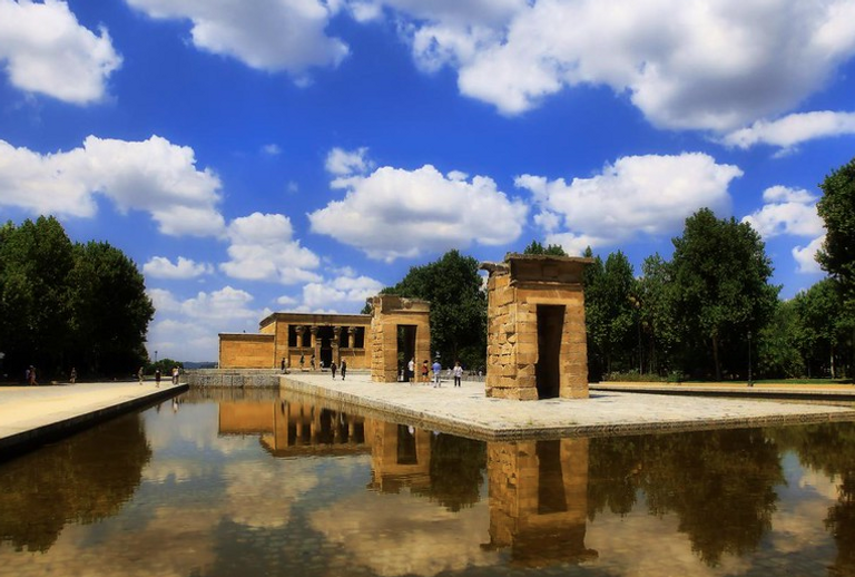 إحدى المسلات الفرعونية في روما