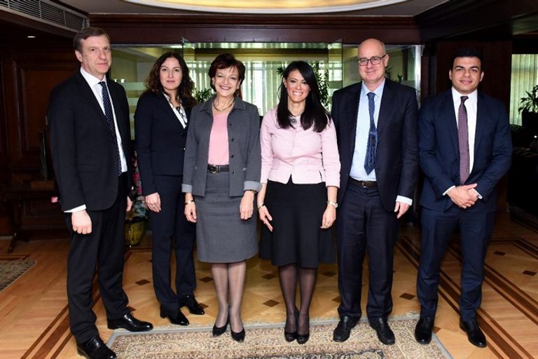 الوزيرة المصرية يمينا خلال لقائها مسؤولة البنك الأوروبي