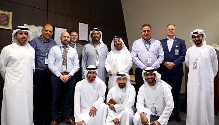 مطار أبوظبي الدولي ينجز مشروع تحديث نظام إضاءة مدرج الطائرات