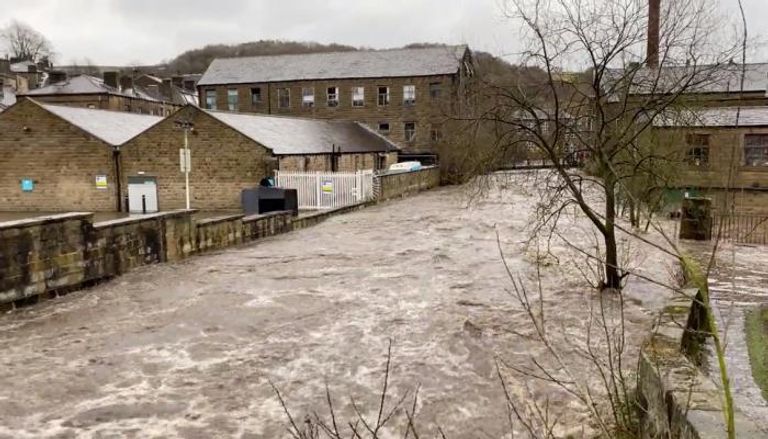 الفيضانات غمرت شوارع بريطانيا 