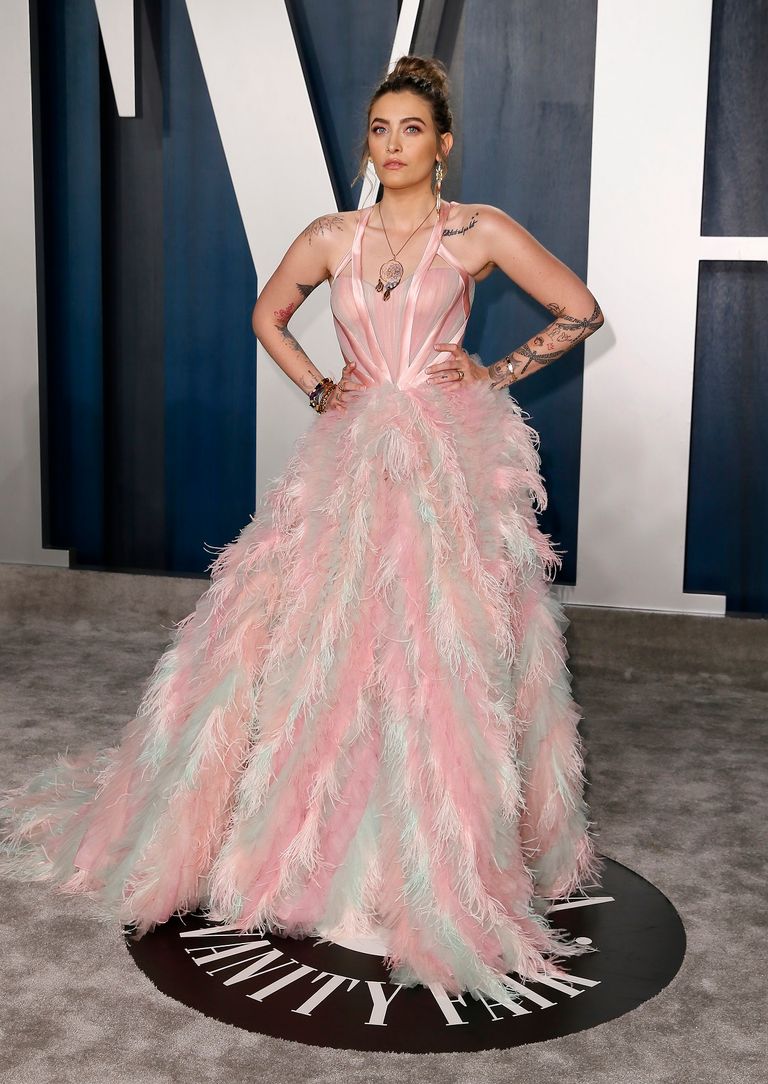 إطلالة رينيه زيلويجر خلال تسلمها جائزة الأوسكار