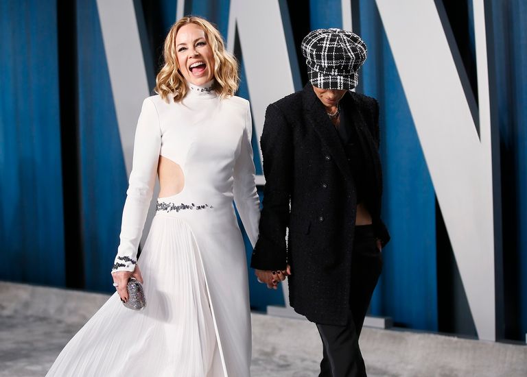 إطلالة رينيه زيلويجر خلال تسلمها جائزة الأوسكار