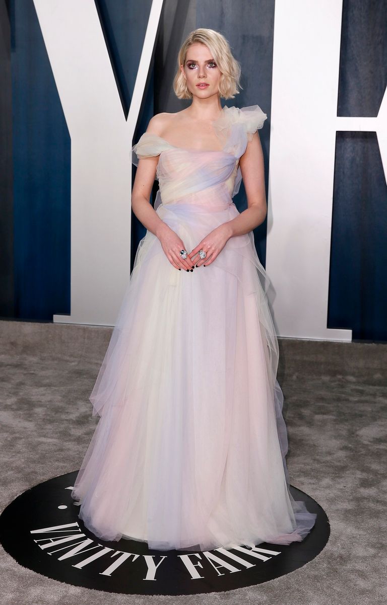 إطلالة رينيه زيلويجر خلال تسلمها جائزة الأوسكار