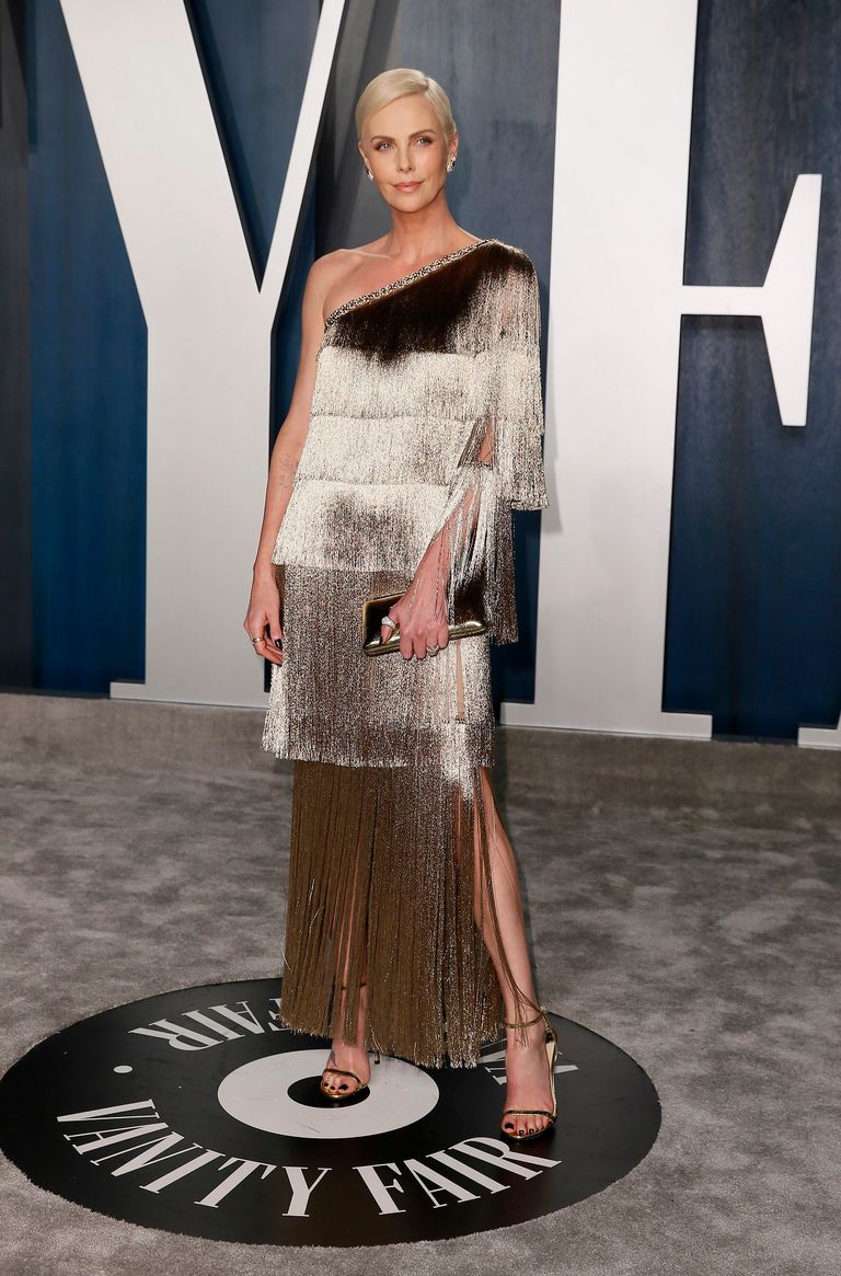 إطلالة رينيه زيلويجر خلال تسلمها جائزة الأوسكار