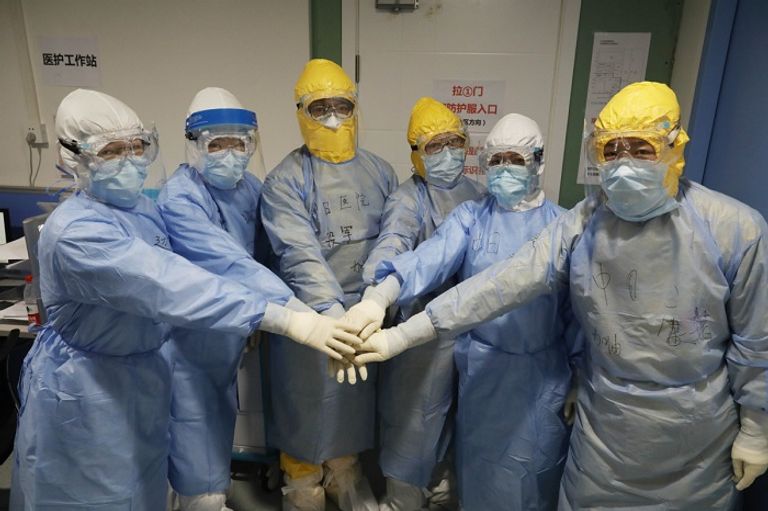 طاقم طبي من مستشفى الصداقة الصيني الياباني في بكين - تشاينا ديلي