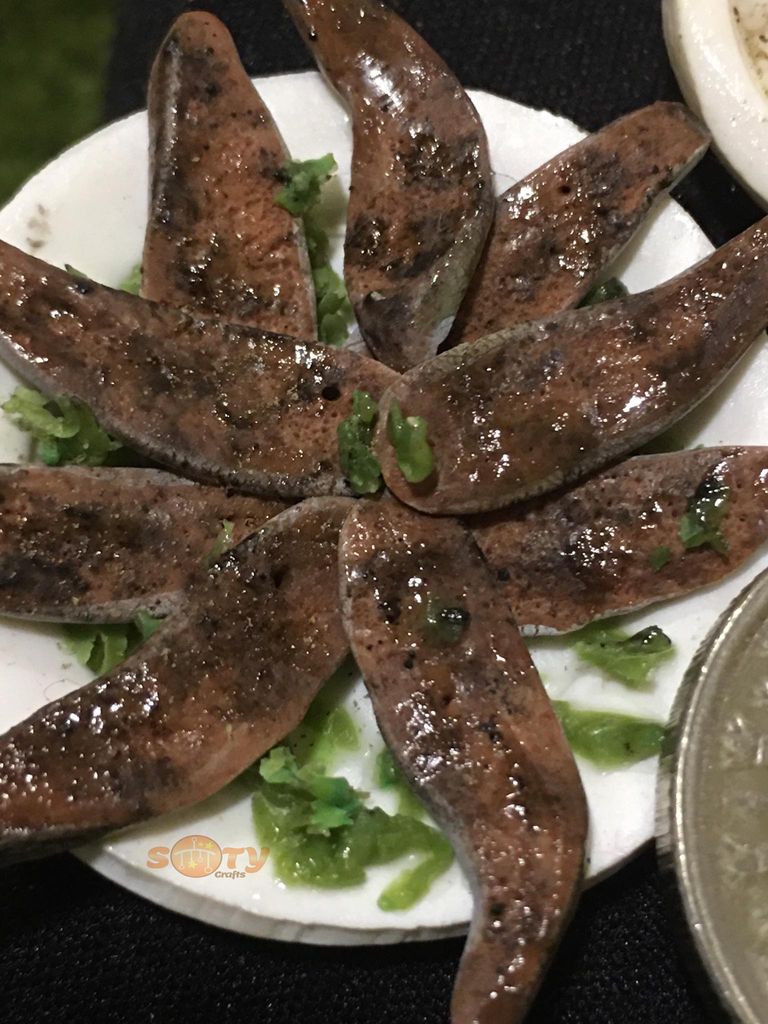 نماذج من أعمال عزة