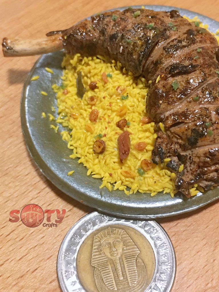 نماذج من أعمال عزة