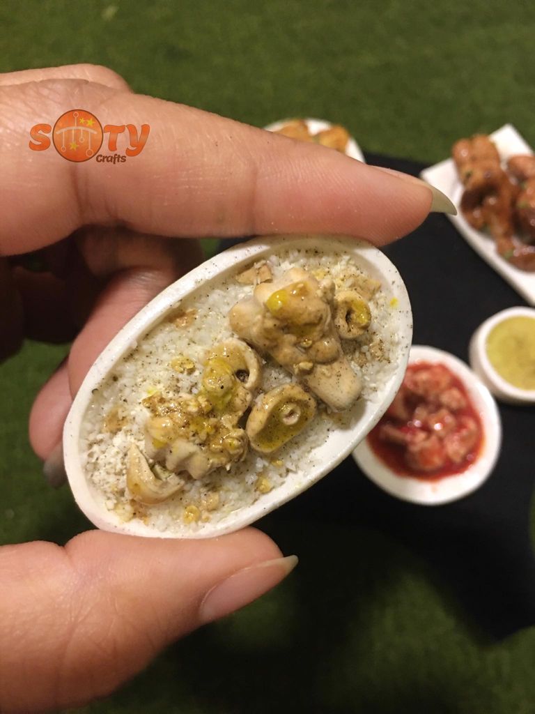 نماذج من أعمال عزة