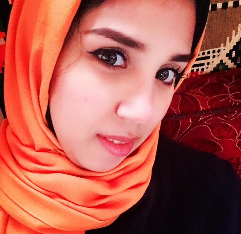 نماذج من أعمال عزة