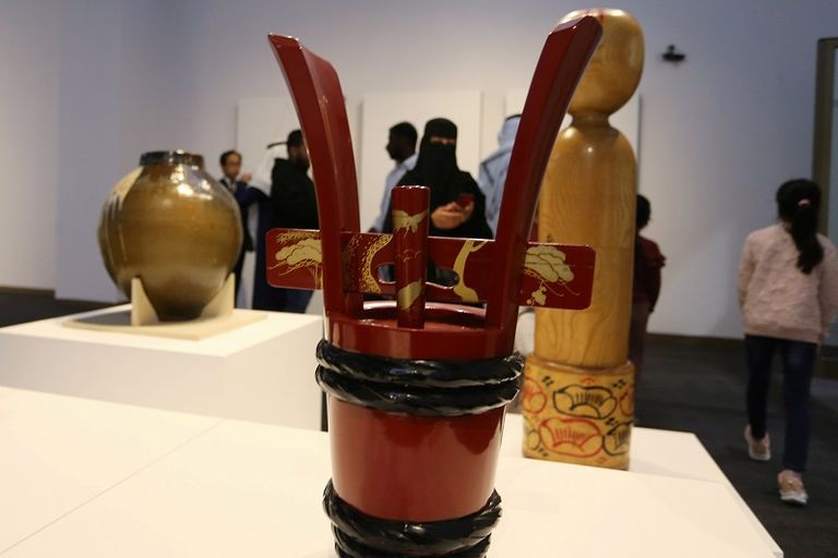 المعرض يضم مقتنيات مصنوعة من الفخار والخزف والنسيج