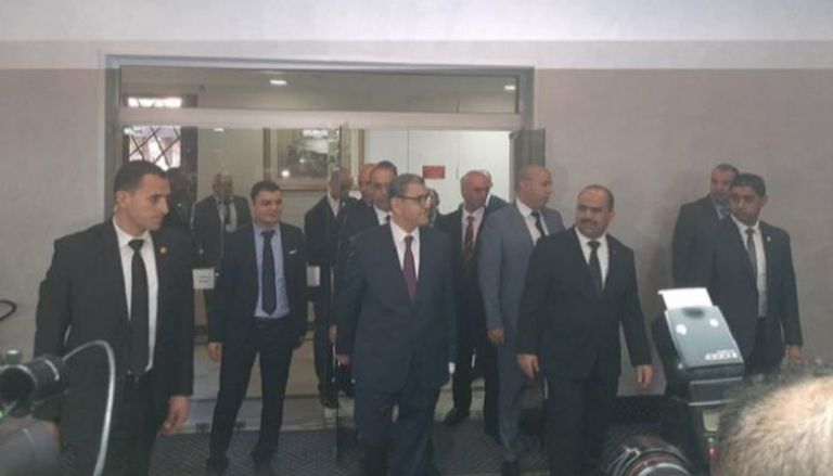 رئيس الوزراء الجزائري عبدالعزيز جراد داخل البرلمان