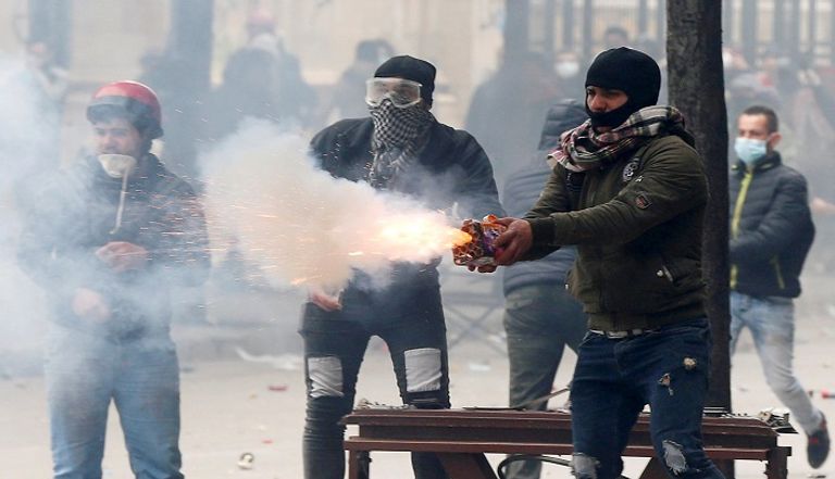 المتظاهرون يحاصرون البرلمان اللبناني