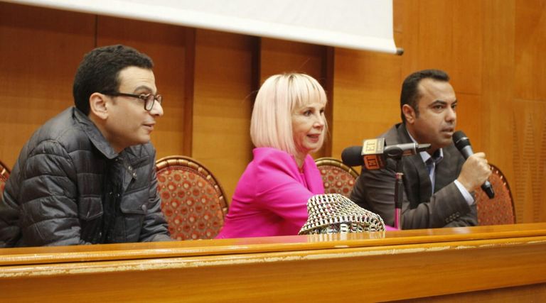 النجمة العالمية خلال الندوة