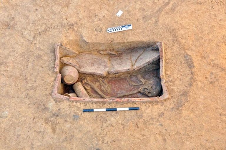 اكتشاف 83 مقبرة لعصر 