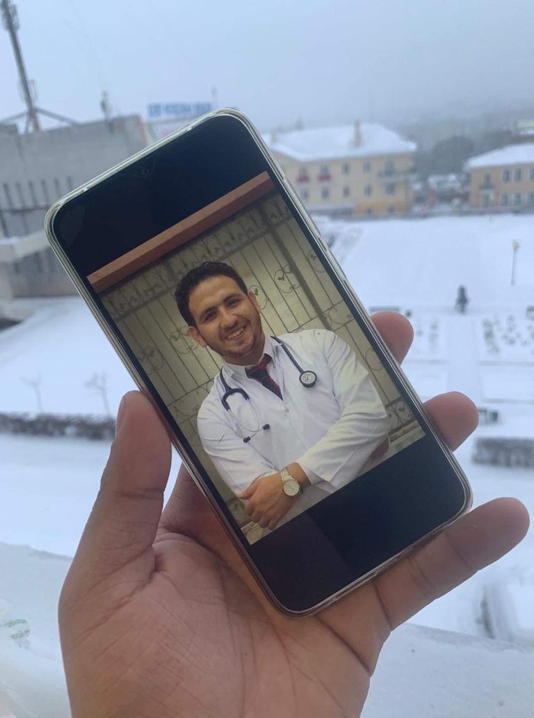 محمد استخدم التوكتوك الخاص بوالده ليساعد أسرته على المعيشة