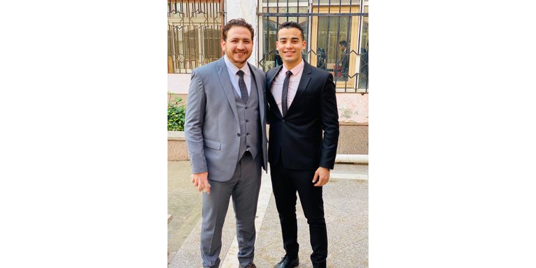 محمد استخدم التوكتوك الخاص بوالده ليساعد أسرته على المعيشة