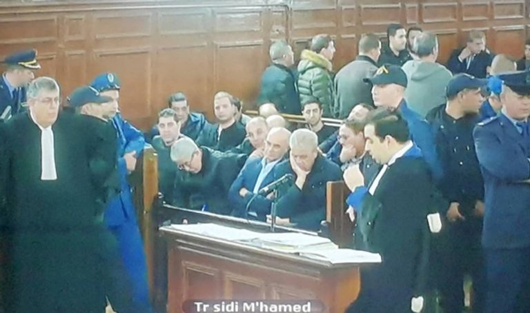 المتهمون في جلسة المحاكمة رئيسا وزراء الجزائر السابقان أحمد أويحيى وعبدالمالك سلال - أرشيفية