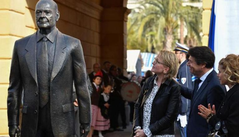 تدشين تمثال جاك شيراك بحضور رئيس بلدية نيس ونجلته كلود شيراك