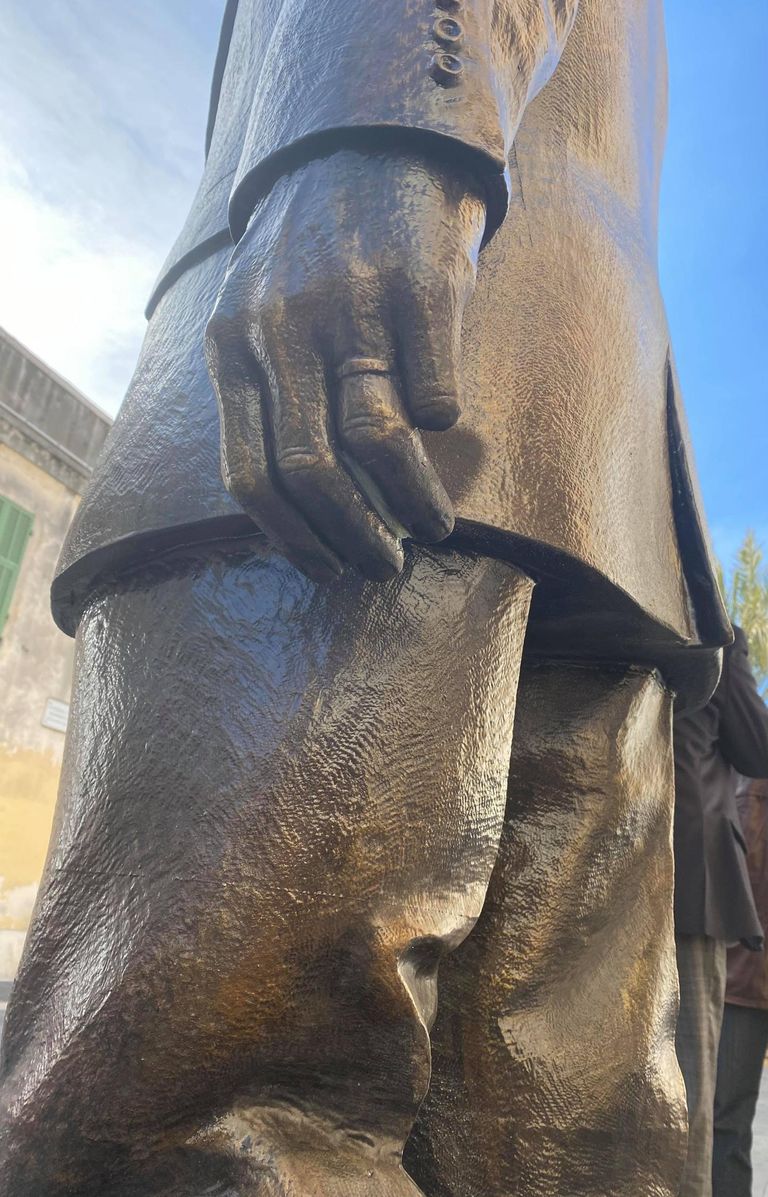 تدشين تمثال جاك شيراك بحضور رئيس بلدية نيس ونجلته كلود شيراك