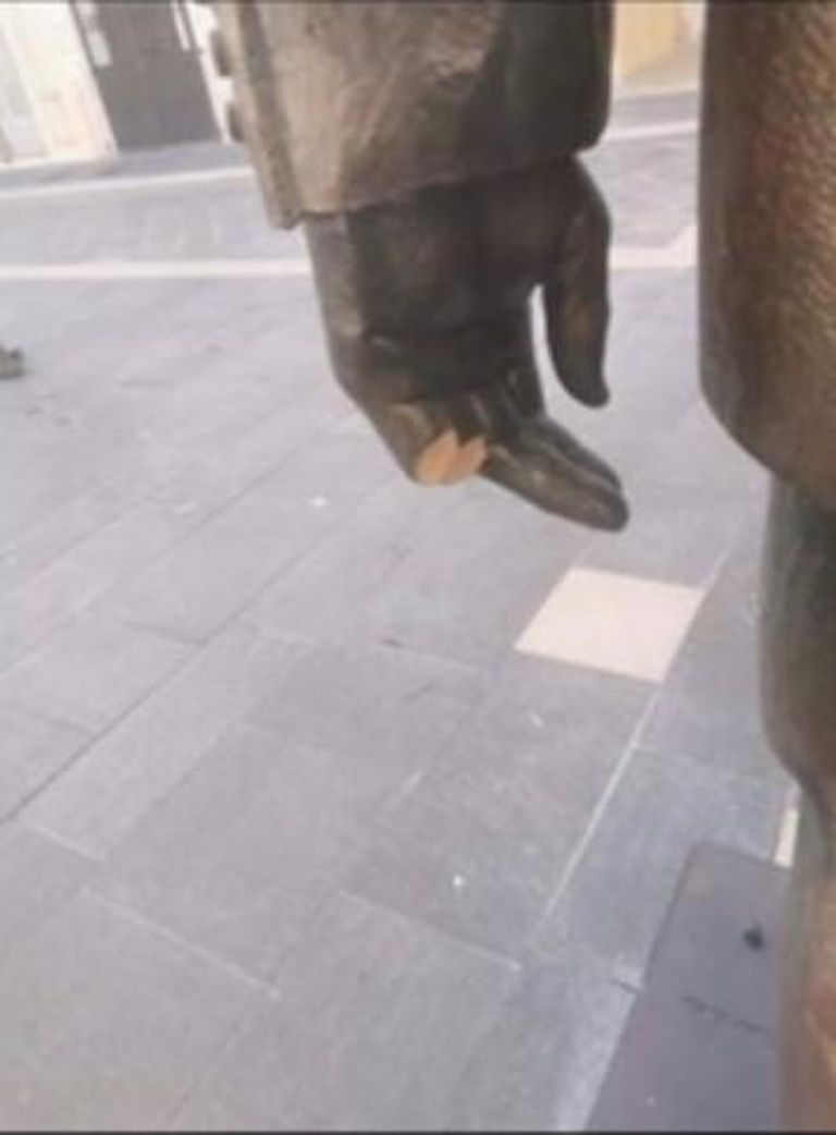 تدشين تمثال جاك شيراك بحضور رئيس بلدية نيس ونجلته كلود شيراك