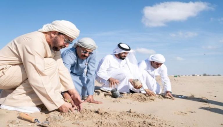 الشيخ خليفة بن زايد آل نهيان يشارك في زراعة شتلات القرم