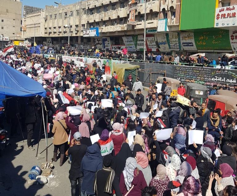 مظاهرات مليونية في العراق بعنوان "الثورة البنفسجية ضد النفوذ الإيراني".  جانب من مظاهرة