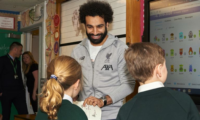 صلاح يتفاعل مع الطلاب