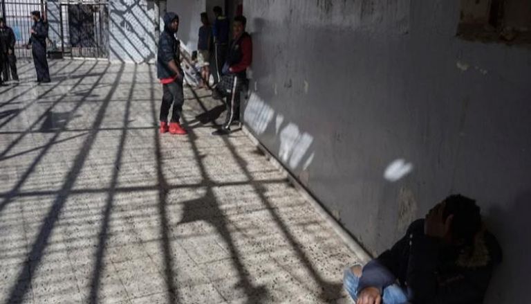 مهاجرون أفارقة عالقون في مراكز احتجاز ليبية