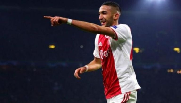 حكيم زياش لاعب أياكس أمستردام الهولندي جادون سانشو