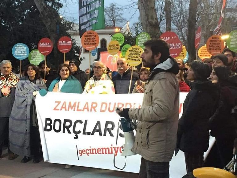 مشاركون في مظاهرة ضد ارتفاع أسعار الغاز في تركيا مظاهرات