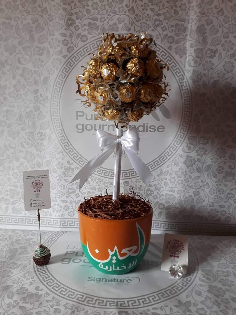 شجرة شوكولاتة لعيد الحب بشعار العين الإخبارية جانب من أعمال الجزائرية