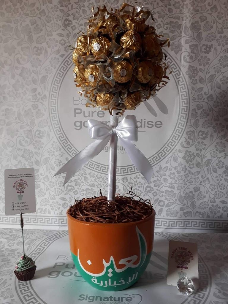 شجرة شوكولاتة لعيد الحب بشعار العين الإخبارية جانب من أعمال الجزائرية