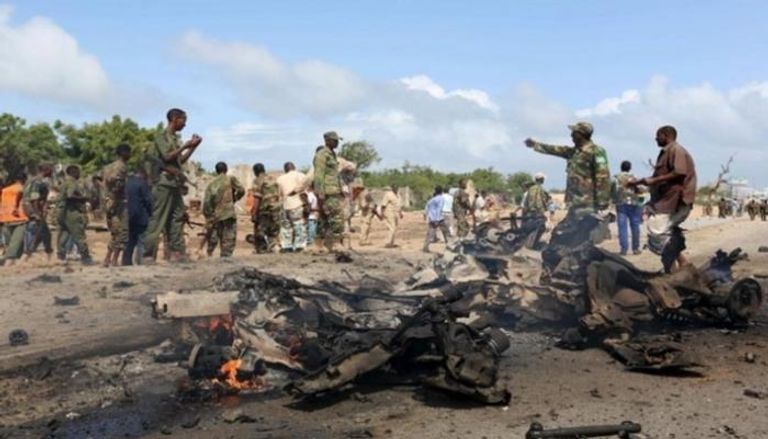 جنود صوماليون في موقع انفجار سابق - رويترز
