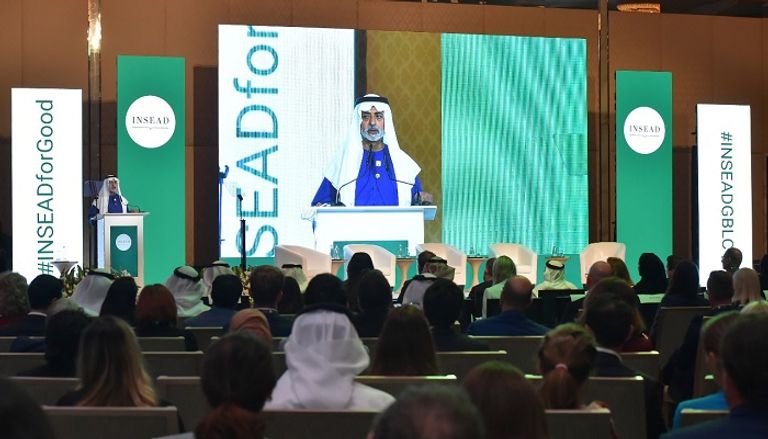 وزير التسامح الإماراتي في مؤتمر إنسياد