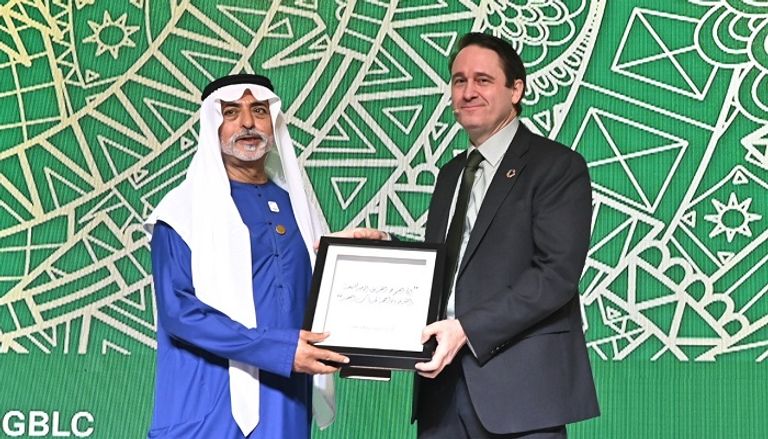وزير التسامح الإماراتي في مؤتمر إنسياد