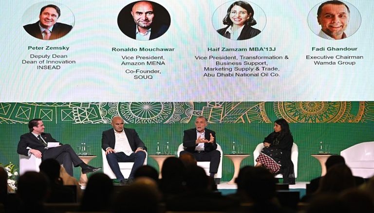 وزير التسامح الإماراتي في مؤتمر إنسياد
