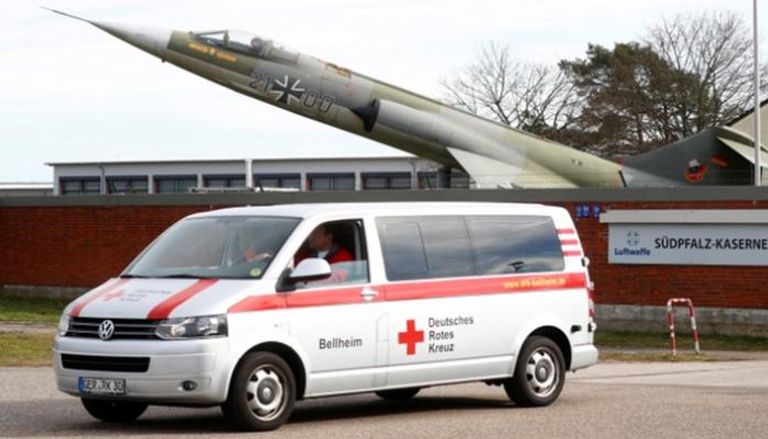 سيارة الصليب الأحمر الألمانية بمعسكر الحجر الصحي للعائدين من الصين