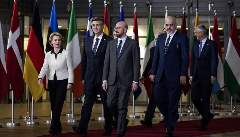 قادة الاتحاد الأوروبي خلال اجتماعهم مع رؤساء غرب البلقان