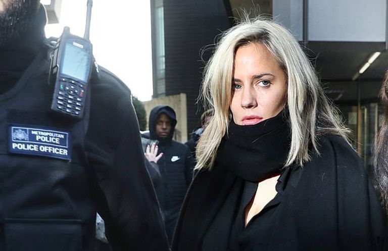 كارولين فلاك