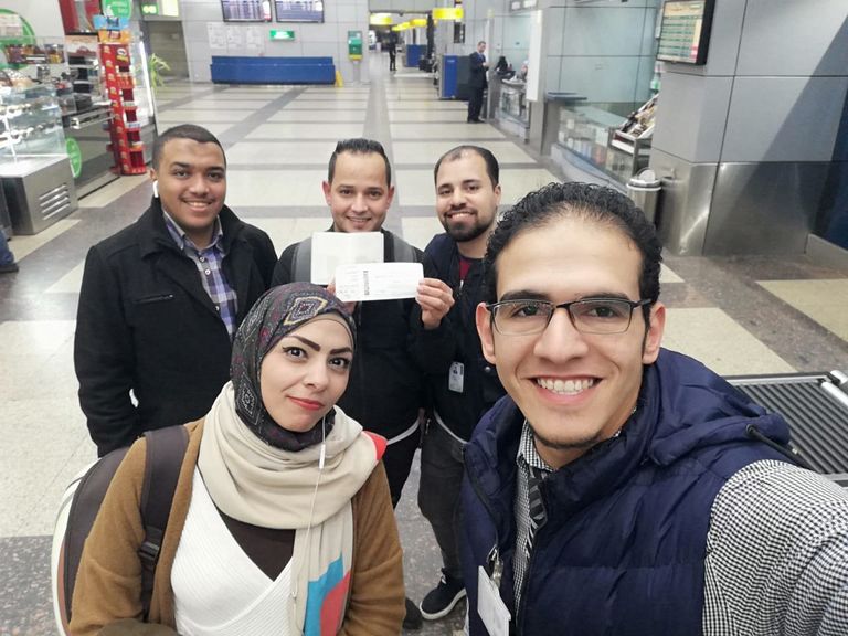 الأطباء أثناء إجراء بعض الفحوصات