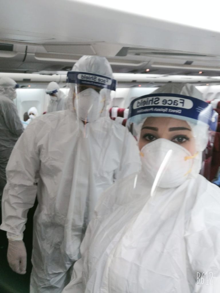 الأطباء أثناء إجراء بعض الفحوصات