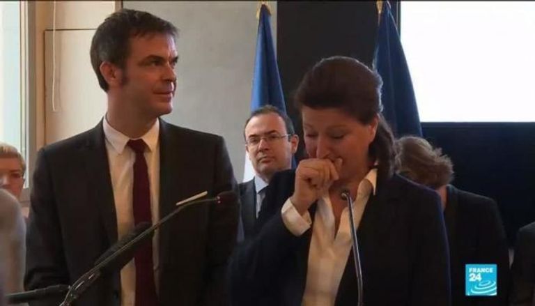 دموع وزيرة الصحة الفرنسية أنيس بوزين خلال تسليم الوزارة