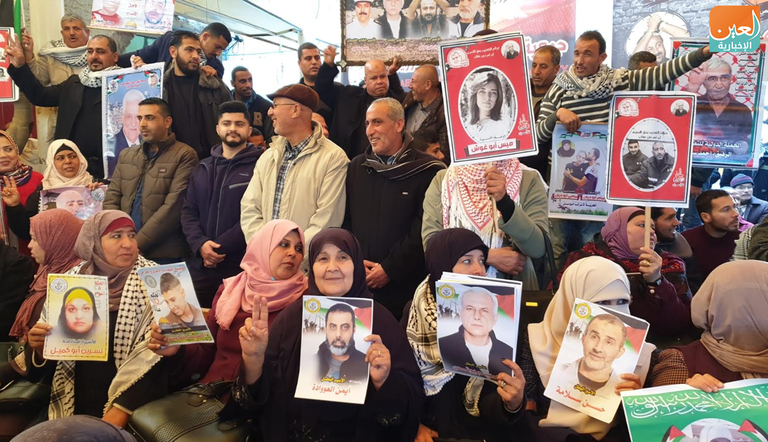 وقفة لأهالي أسرى فلسطينيون