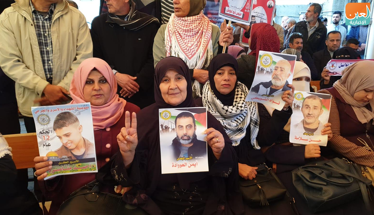 وقفة لأهالي أسرى فلسطينيون