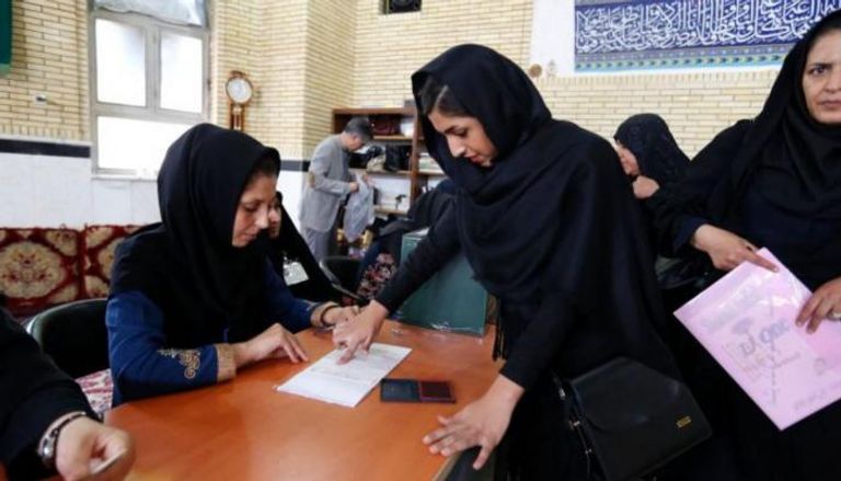 توقعات بعزوف واسع عن المشاركة بالانتخابات البرلمانية الإيرانية
