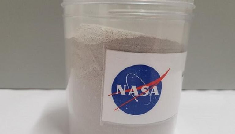 كومة الغبار تعود لرائد الفضاء الأمريكي نيل أرمسترونج