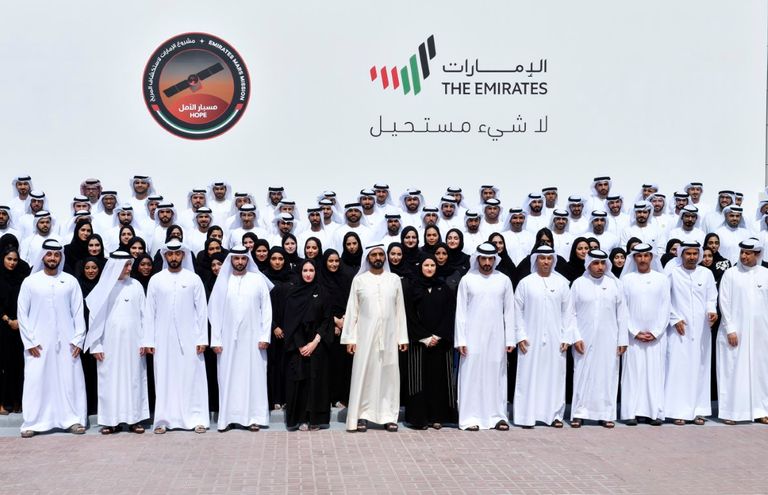 محمد بن راشد يشهد تركيب القطعة الأخيرة من