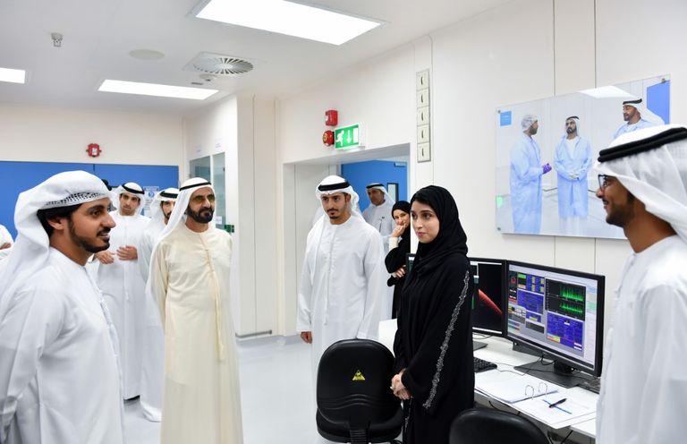 محمد بن راشد يشهد تركيب القطعة الأخيرة من