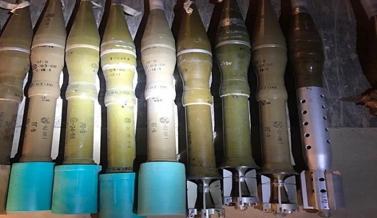 أسلحة مضبوطة قبل تهريبها إلى داخل اليمن