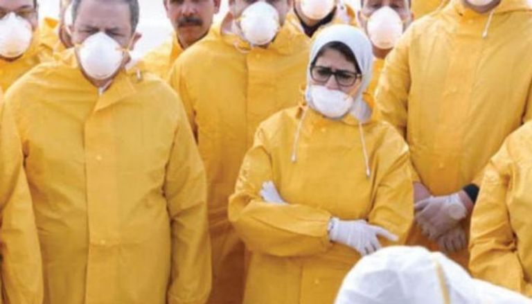 وزيرة الصحة المصرية خلال تفقدها للتجهيزات الخاصة بفيروس كورونا